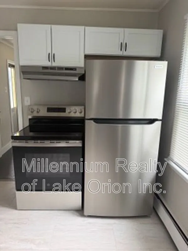 3 bed, 1.0 bath, $1,350 — Photo 3