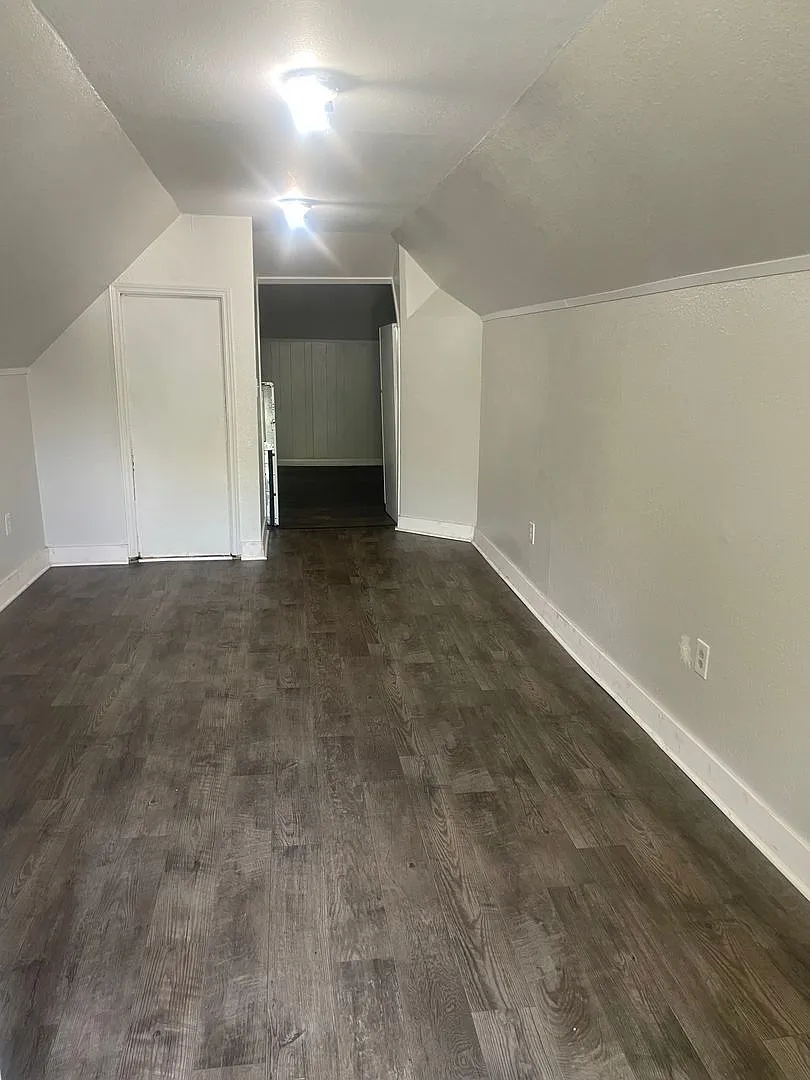 1 bed, 1.0 bath, $675 — Photo 2