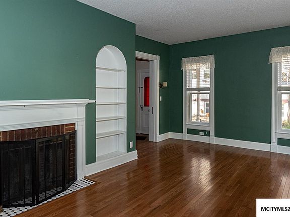 2nd image of 415 1st St SE