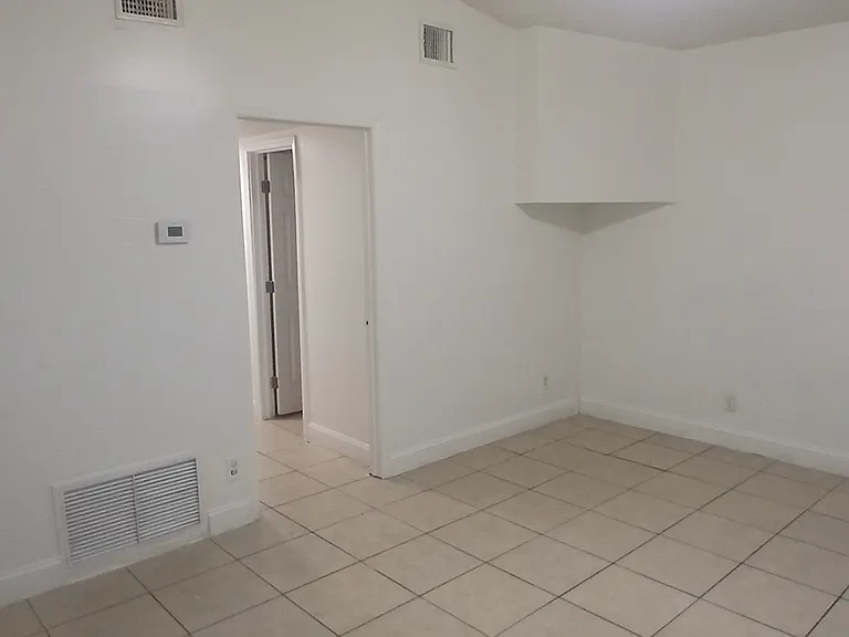 313 Ronnie Cir — Photo 8