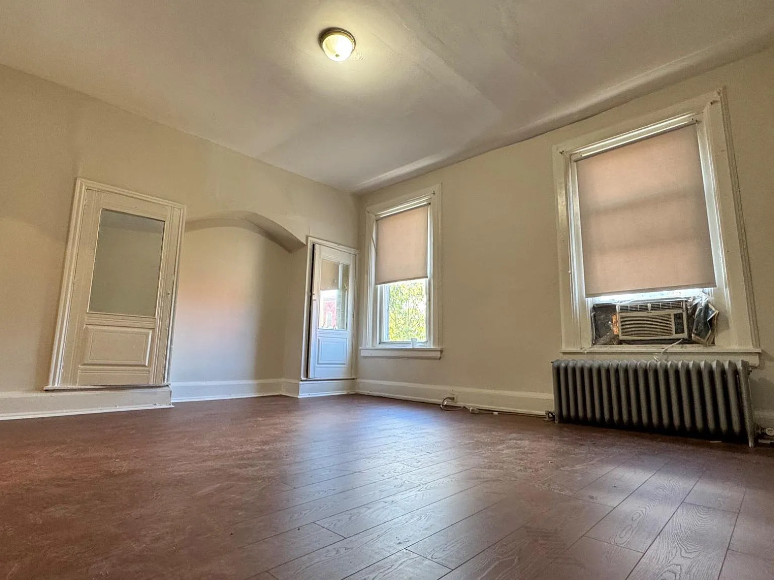 2 bed, 1.0 bath, 2556 sqft, $1,100 — Photo 4