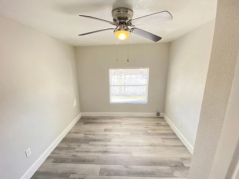 812 W Livingston St #A — Photo 14