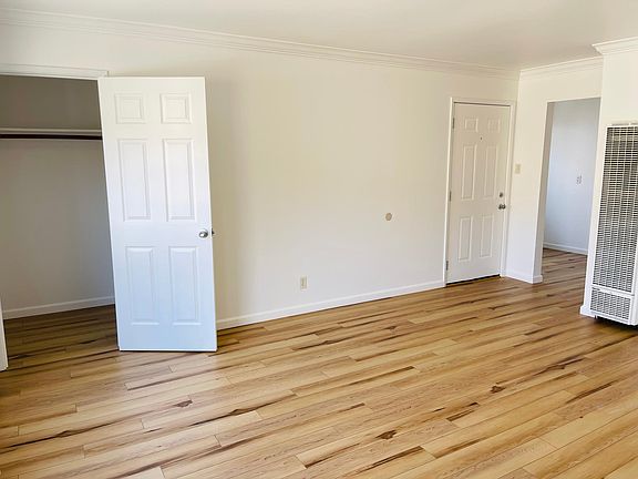 3rd image of 112 Madrone Ave