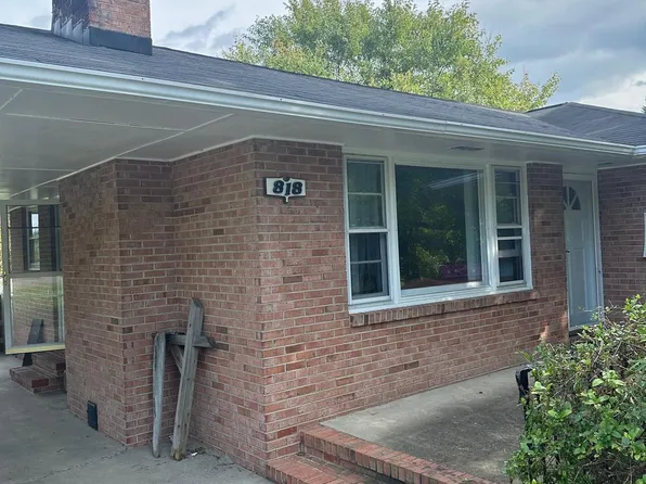 818 Payton Dr, Fredericksburg, VA 22405