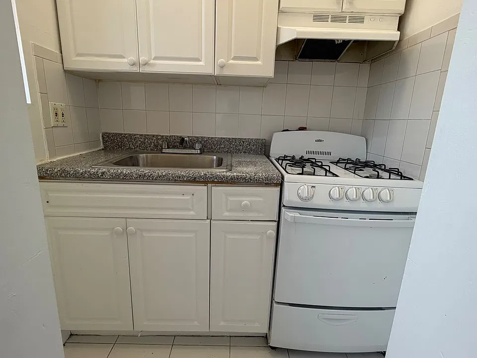 47 Kensington Ave #52E