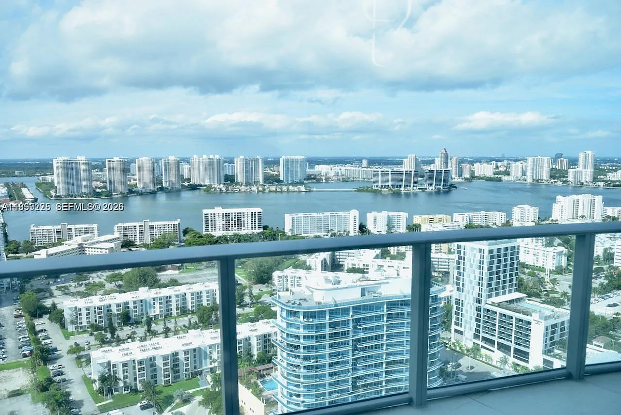 Chateau Beach Condo — Photo 2