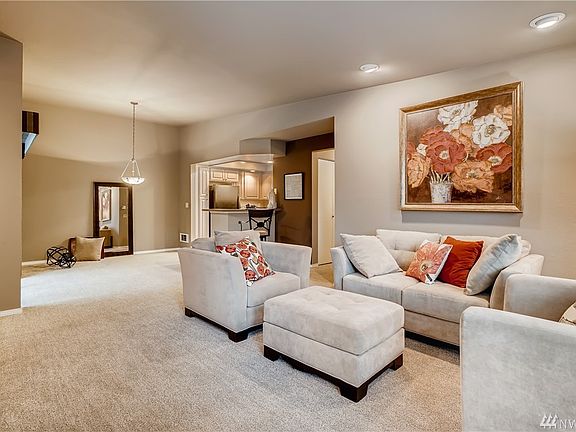 2nd image of 1318 Bellevue Way NE APT 2