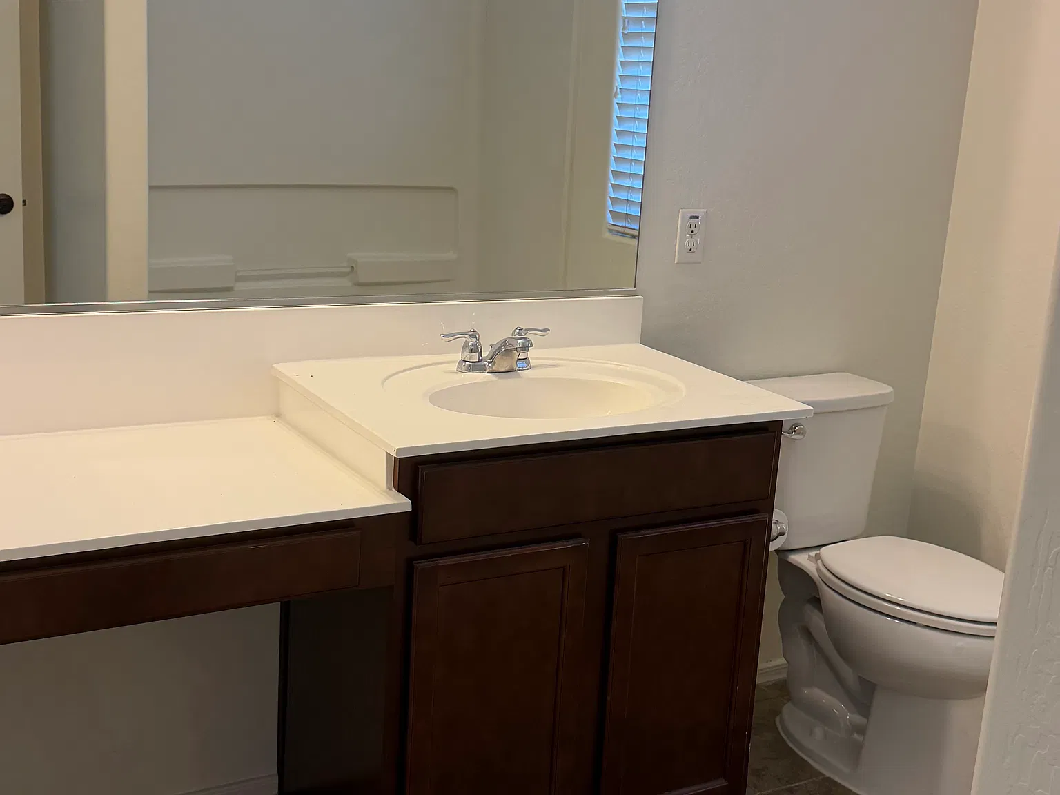 3 bed, 2.5 bath, 1923 sqft, $2,200 — Photo 4