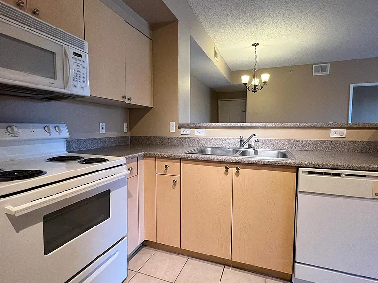 7950 N Nob Hill Rd #203 — Photo 8