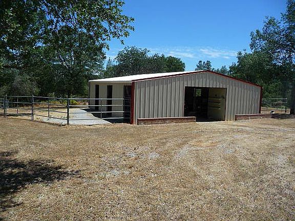 6 stall barn /shop