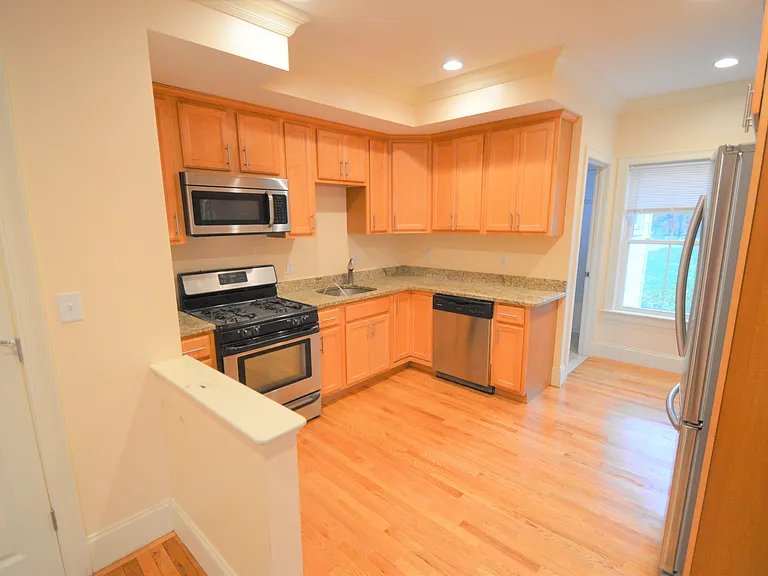 25 Lothrop St #1 — Photo 2