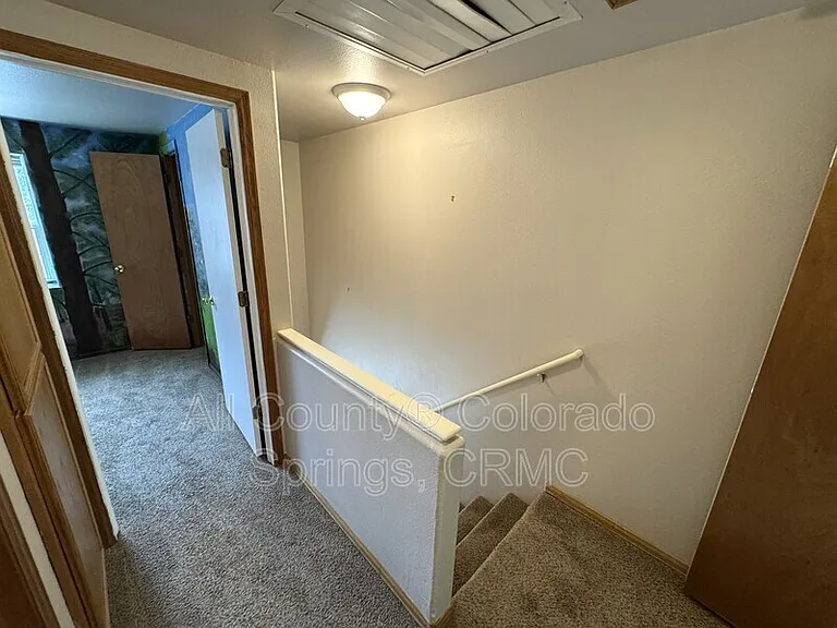 565 W Dale St — Photo 10