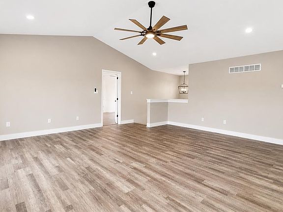 5th image of 10192 Riehl Farm Dr