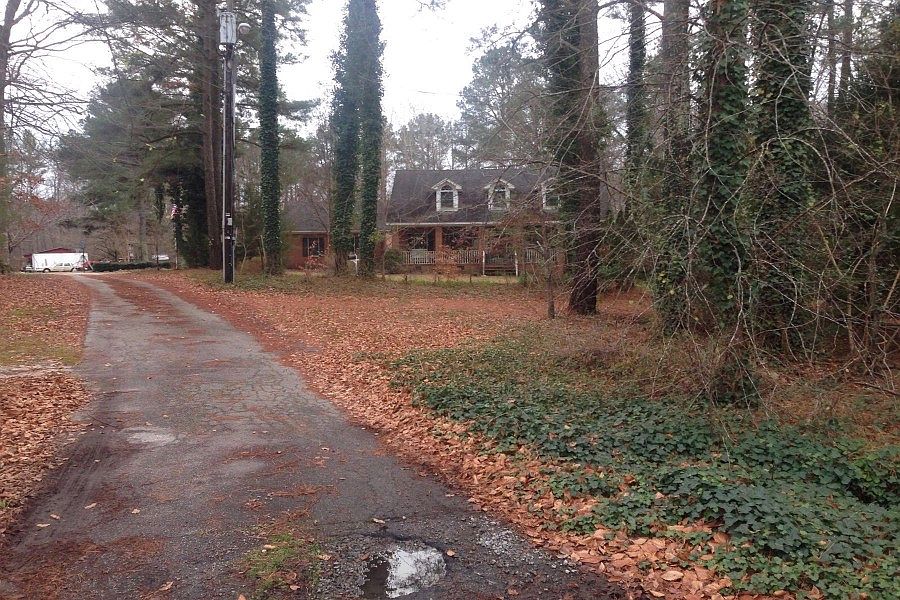 1st image of 215 Beechwood Dr