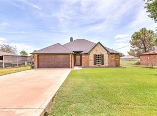 3913 Country Meadows Rd, Granbury, TX 76049