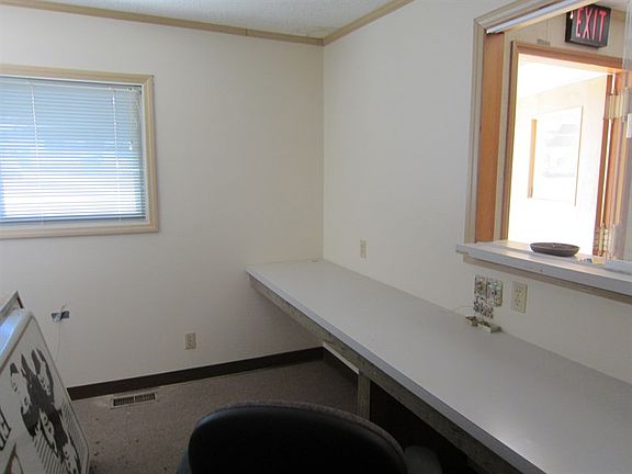5th image of 972 W Main St