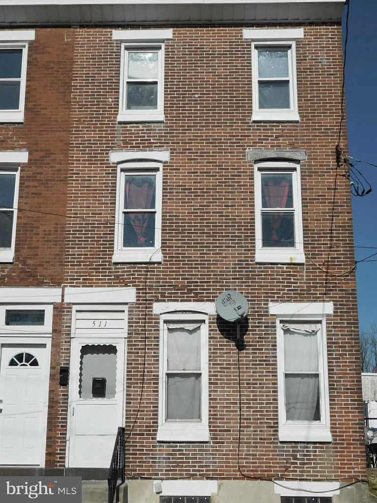511 W Elm St photo 1