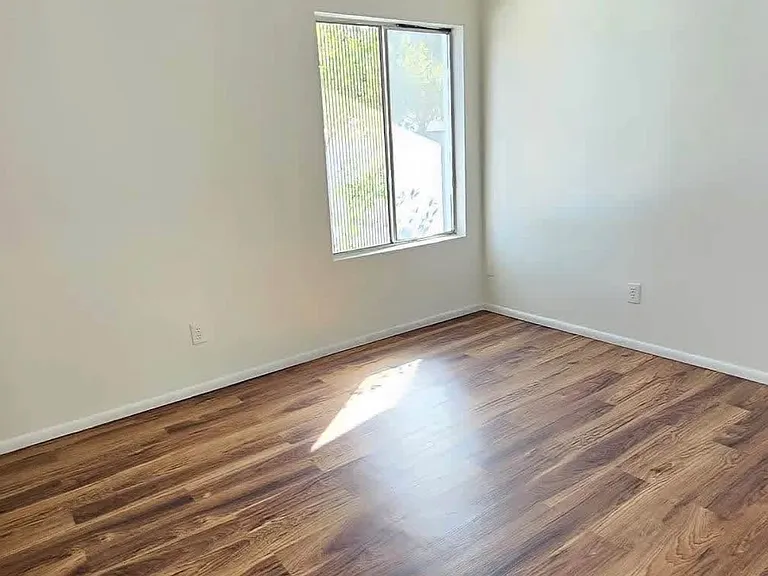 7237 W Montebello Ave — Photo 6