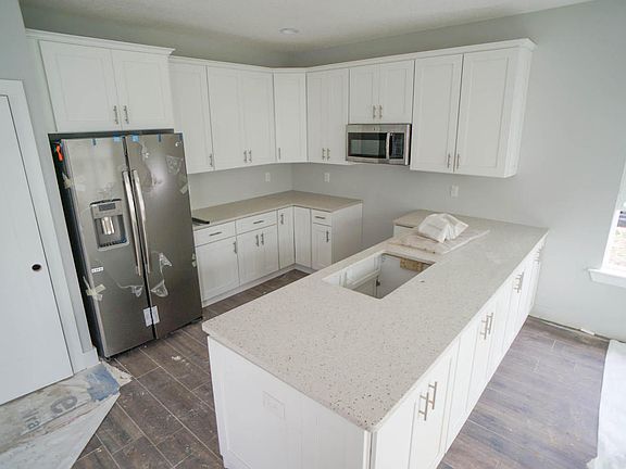 5th image of 603 2nd Ave S