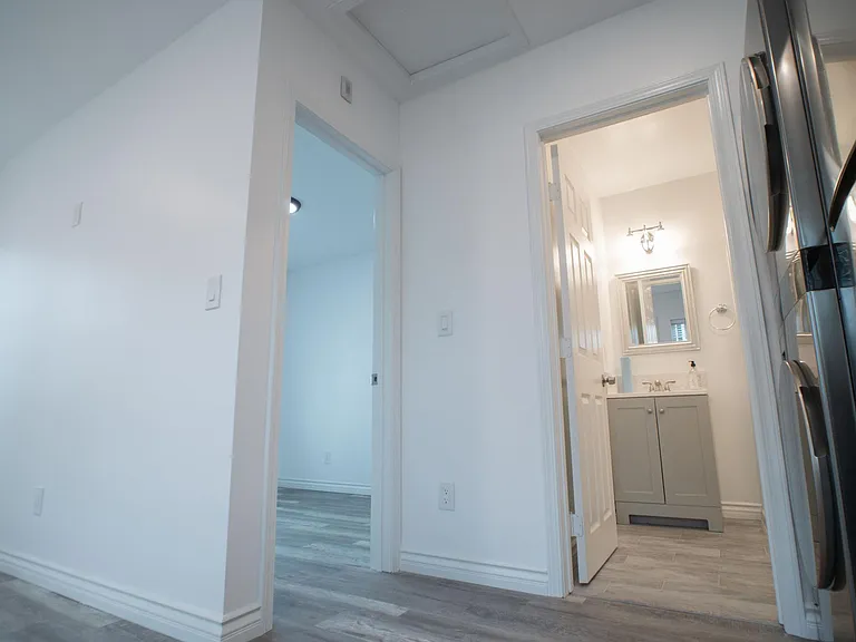 1602 La Golondrina Ave — Photo 8