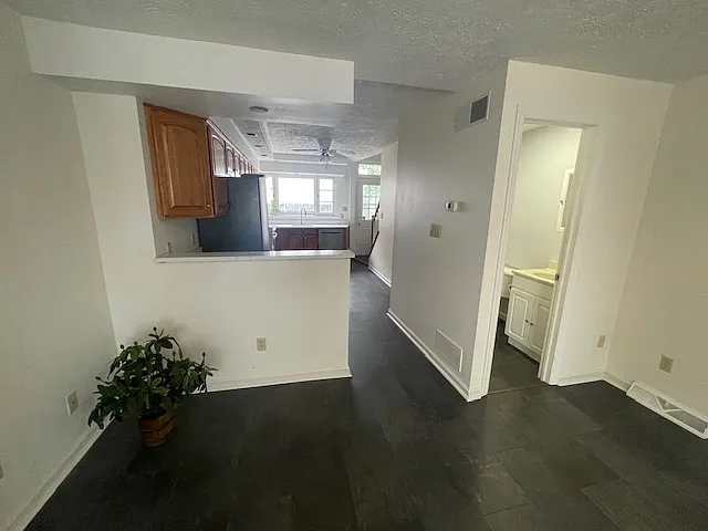 Building Photo - 48 Enon Way