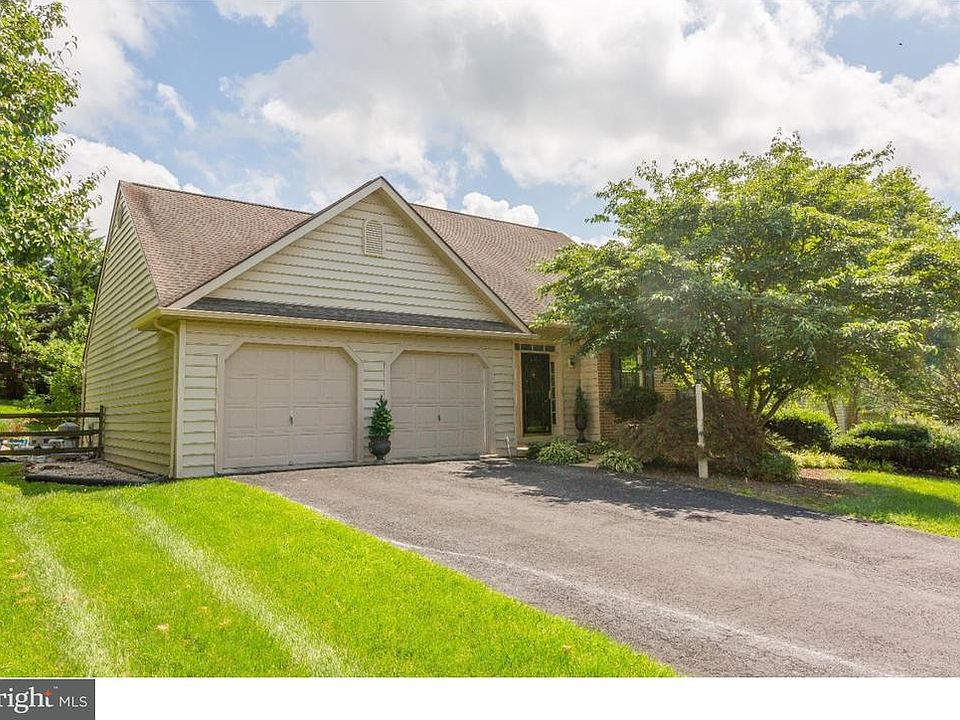 1st image of 209 Glenfield Ln