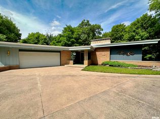 4122 N Grand Blvd, Peoria, IL