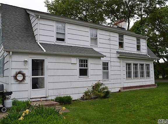 2nd image of 52 Pacific St