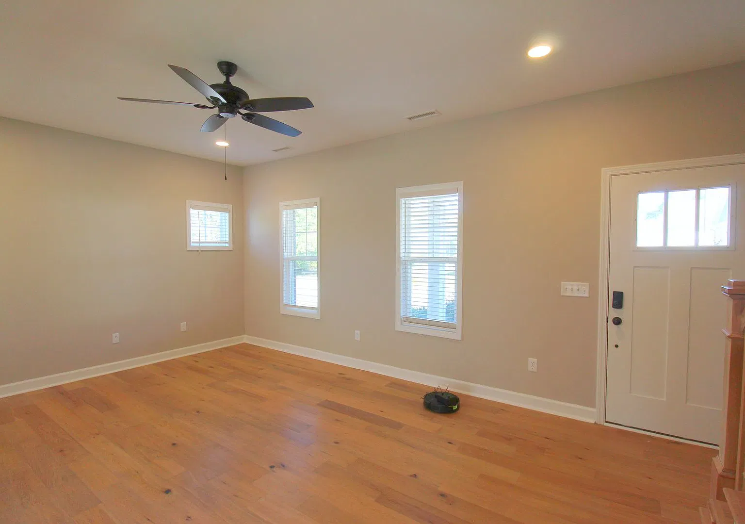 Pet-Friendly 3-Bedroom Home with Upstairs Bonus Room & Fenced Backyard — Photo 4