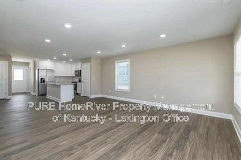 3 bed, 2.5 bath, 1600 sqft, $1,495 — Photo 4