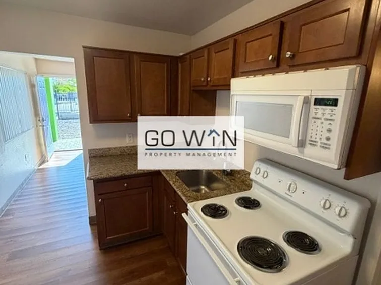 1325 N 30th Dr — Photo 11