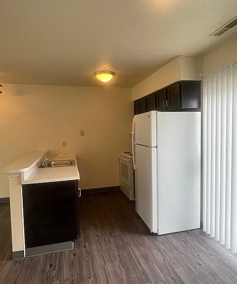 Willow Springs Apartments — Photo 7