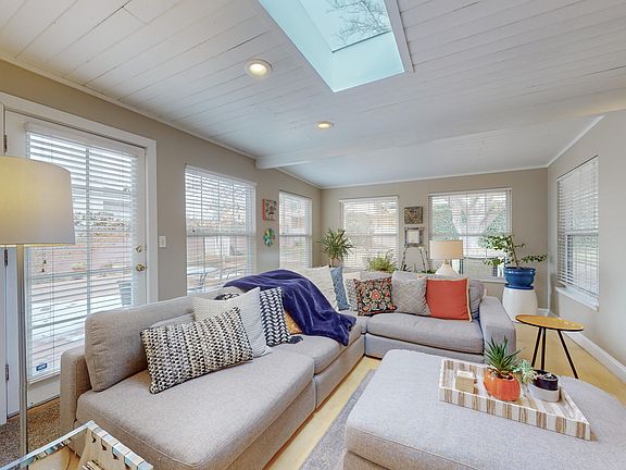 4th image of 7309 Bellrose Ct NE