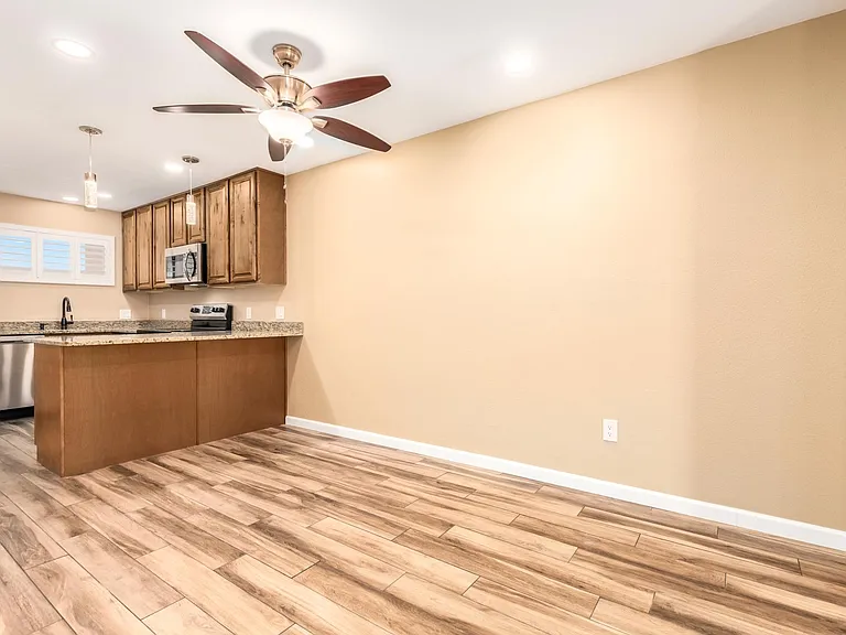 11640 N 51st Ave #216 — Photo 5