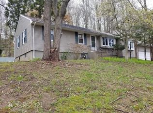 5 Glennon Rd, West Milford, NJ 07480