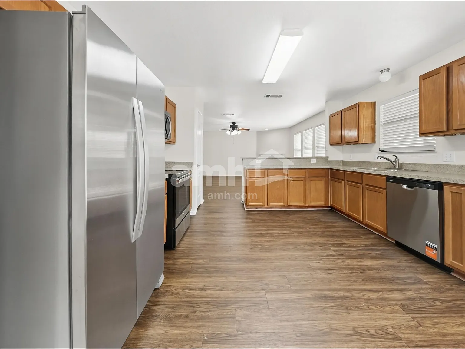 4 bed, 2.5 bath, 3086 sqft, $2,610 — Photo 4
