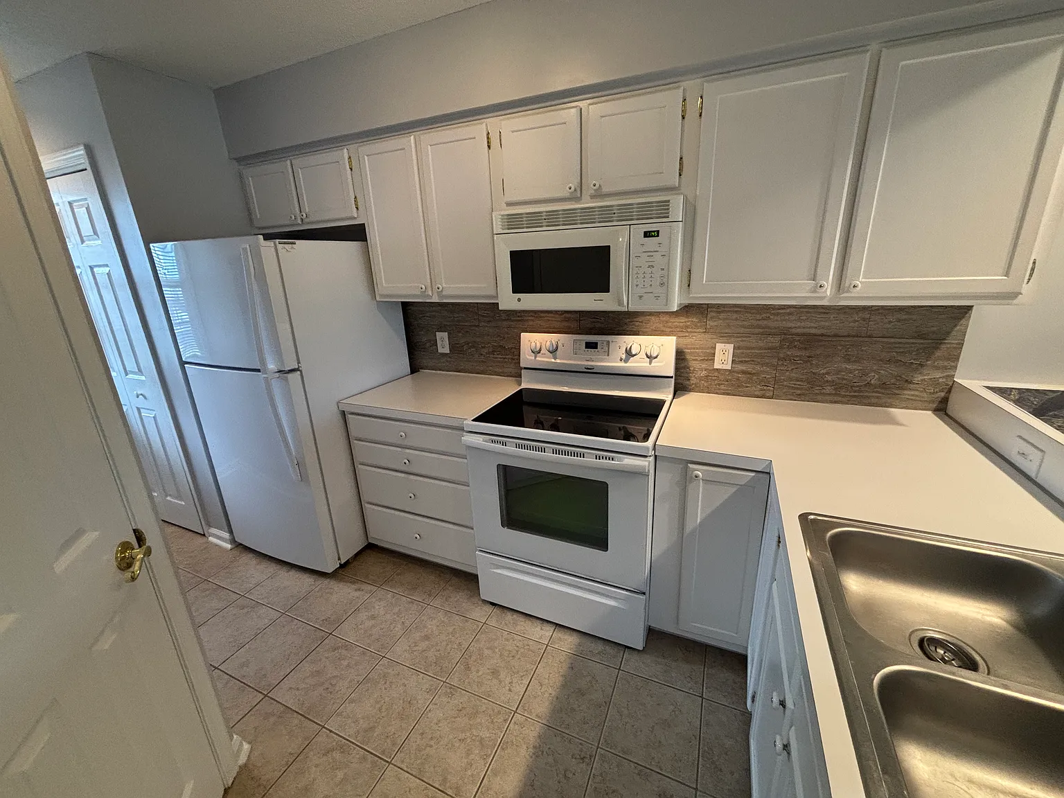 2 bed, 998 sqft, $1,700 — Photo 3