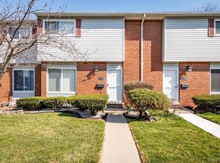 27810 Eastwick Sq, Roseville, MI 48066