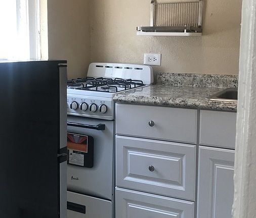 3rd image of 1235 N Washington St APT 17