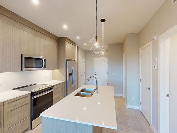 2nd image of 44 Skyview Pkwy NE #1202