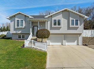 1108 17th Ave NW, Minot, ND 58703