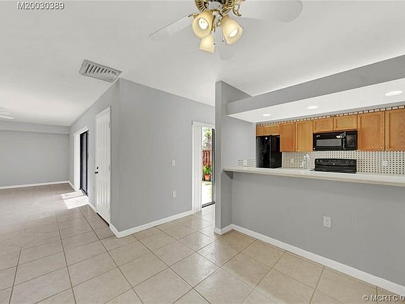 2nd image of 3021 SW Sunset Trace Cir