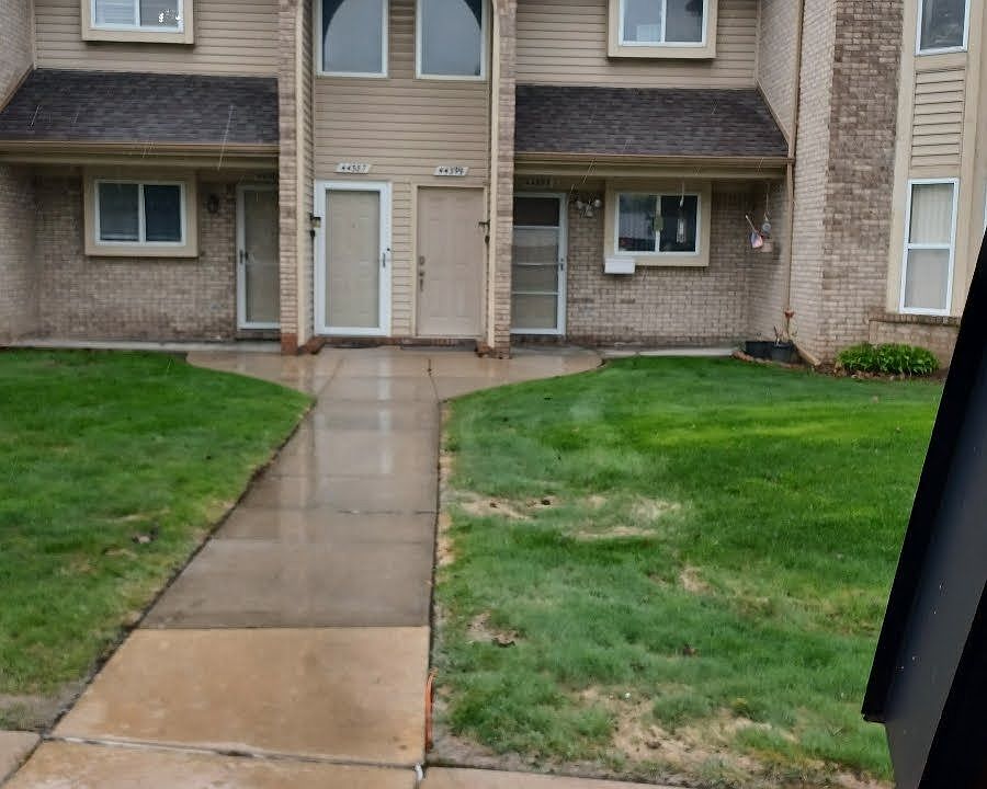 1st image of 44399 Sunnyside Dr
