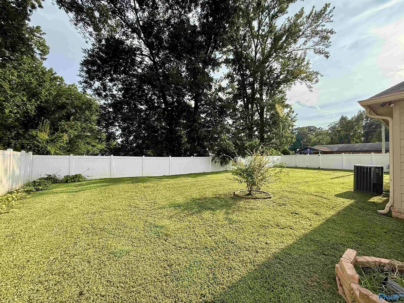 3 bed, 2.0 bath, 1775 sqft, $1,900 — Photo 4