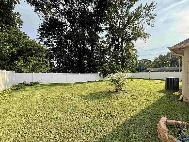 797 Thomas Ave — Photo 4
