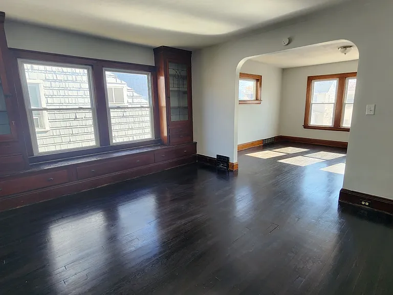 10401 Homeworth Ave — Photo 14