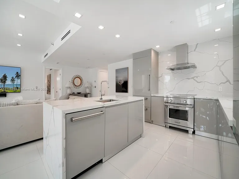 19117 Fisher Island Dr #19117 — Photo 11