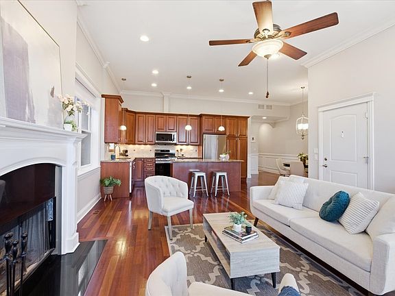 4th image of 2249 W Irving Park Rd Unit 4