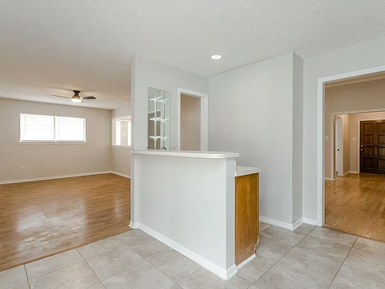 4617 Olympia Dr — Photo 33