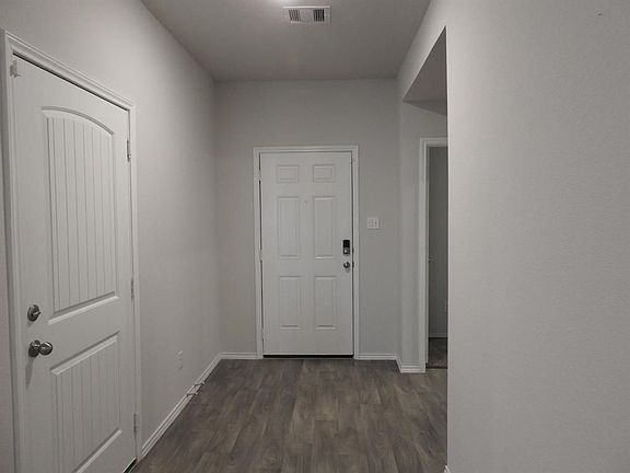 3rd image of 106 Barton Creek Dr